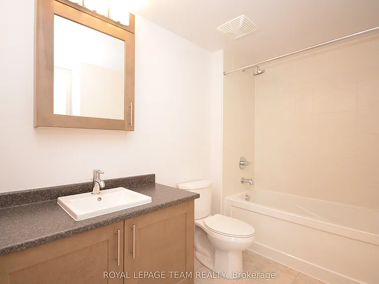242 Rideau St #404 — Photo 29