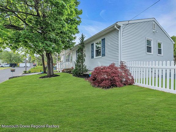 3rd image of 293 Newark Dr