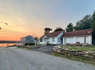 6 10th Ave, Waterford, CT 06385