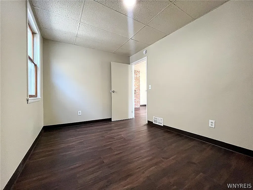 2 bed, 1000 sqft, $1,200 — Photo 4