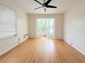 315 W 28th St