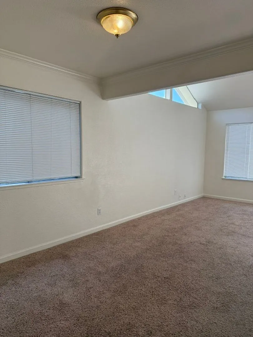 3 bedroom 2 Bath House with 2 car garage in Rohnert Park — Photo 4