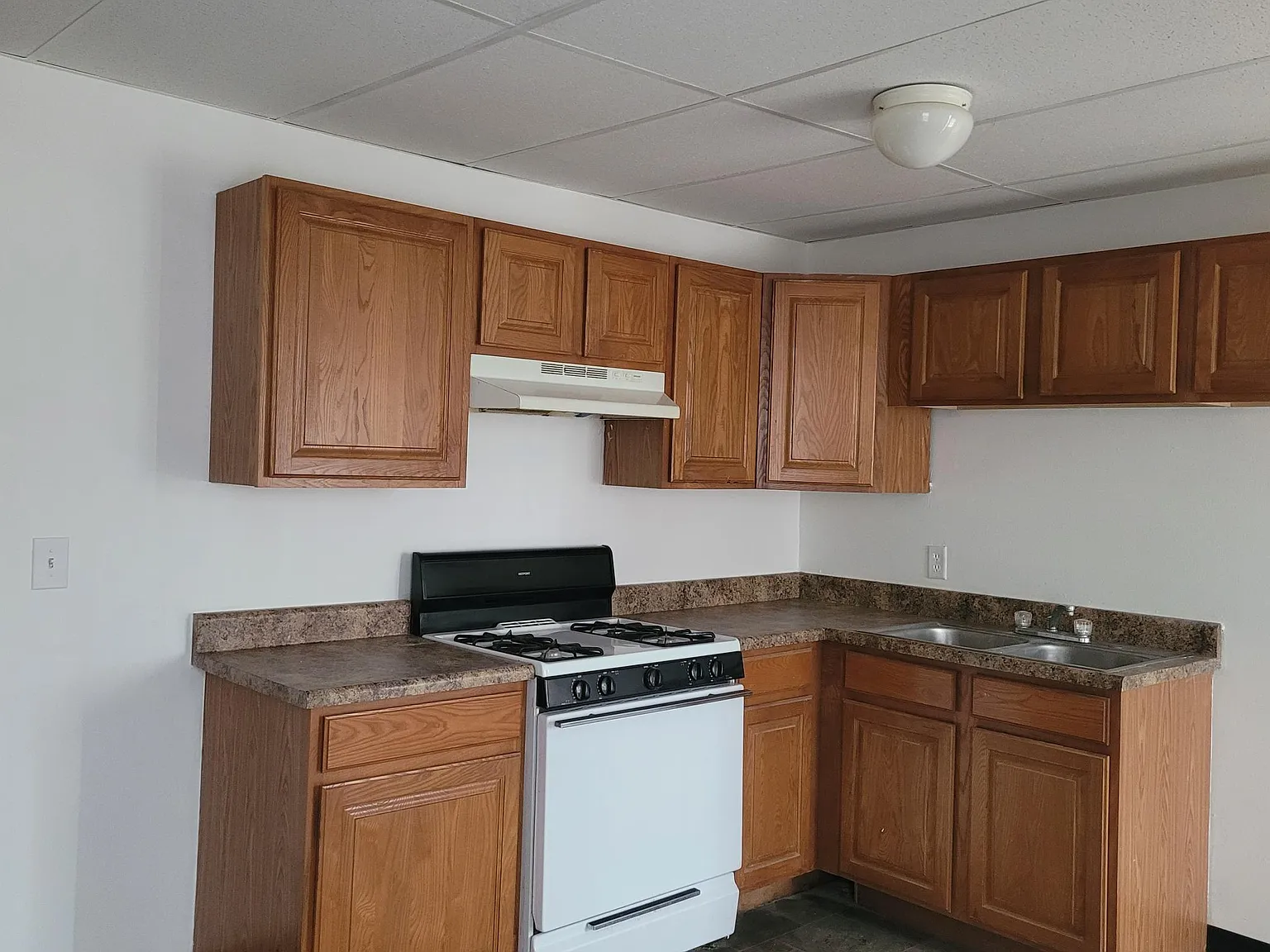 2 bed, 800 sqft, $825 — Photo 2