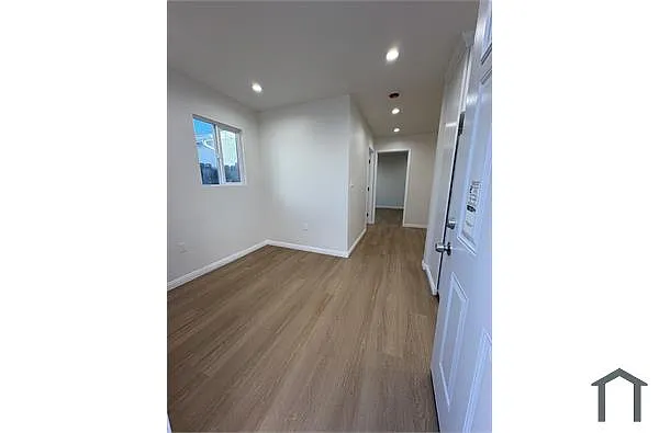 Building Photo - 1348 E 23rd St #3