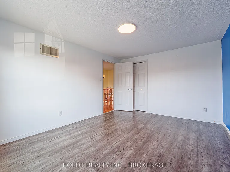 64 Carmine Cres — Photo 22