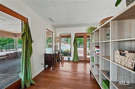 4th image of 10460 North Drive