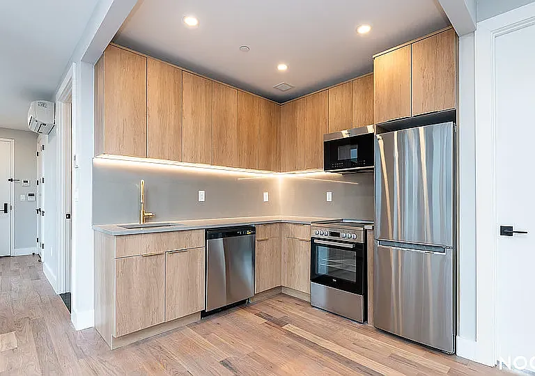 31-61 Vernon Blvd #5S — Photo 2