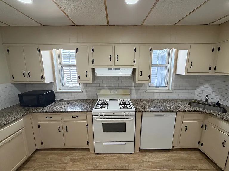 119 Pearl St #1 — Photo 10