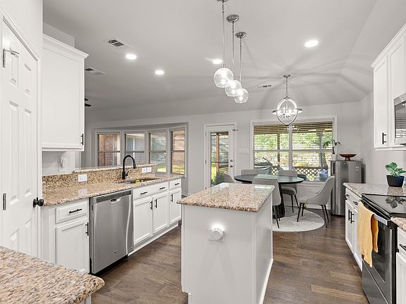 5th image of 2712 Clubhouse Dr