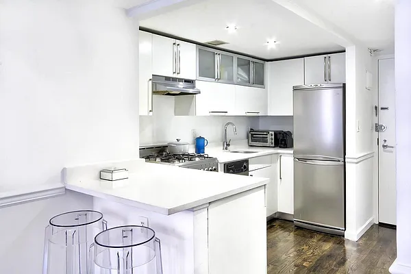 Rented by R New York | media 12