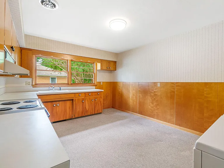 1238 S Hill Dr — Photo 24