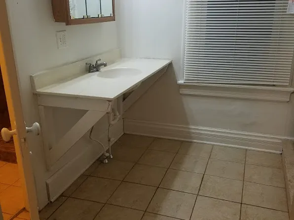 556 E King St, Winona, MN 55987