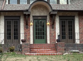 1900 Arlington Pl, Hendersonville, NC 28791