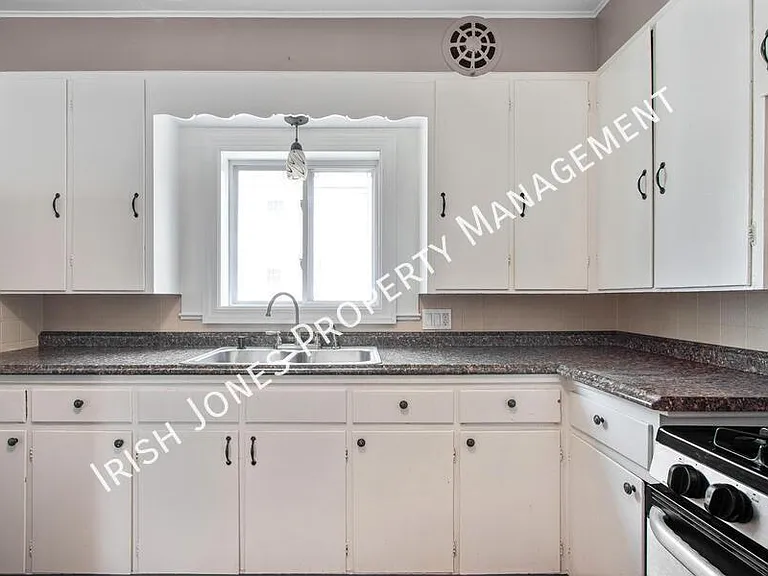 2518 Delaware Ave — Photo 3