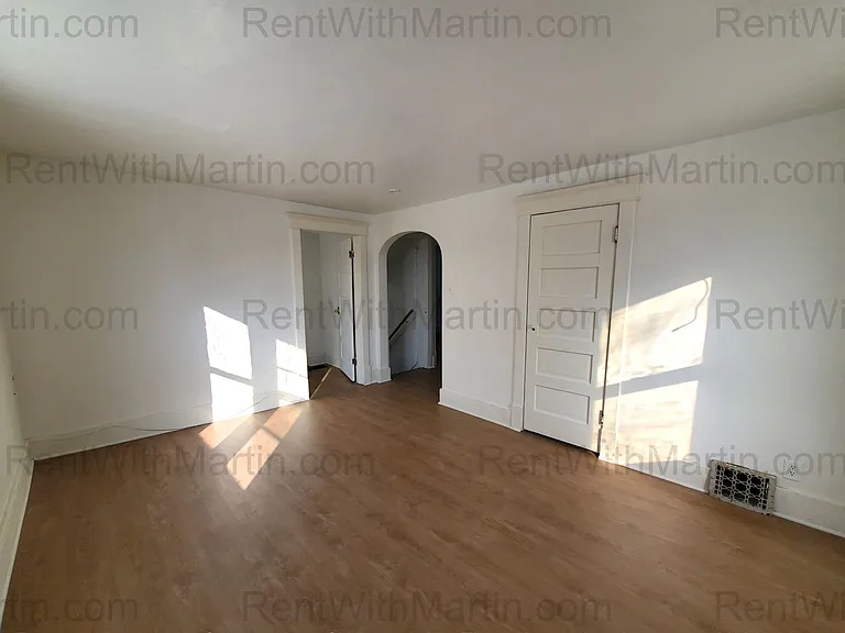824 Logan Ave — Photo 15