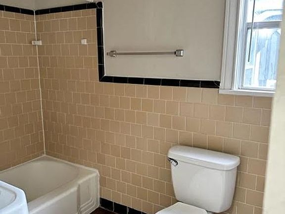 5th image of 2419 Gorman Ave