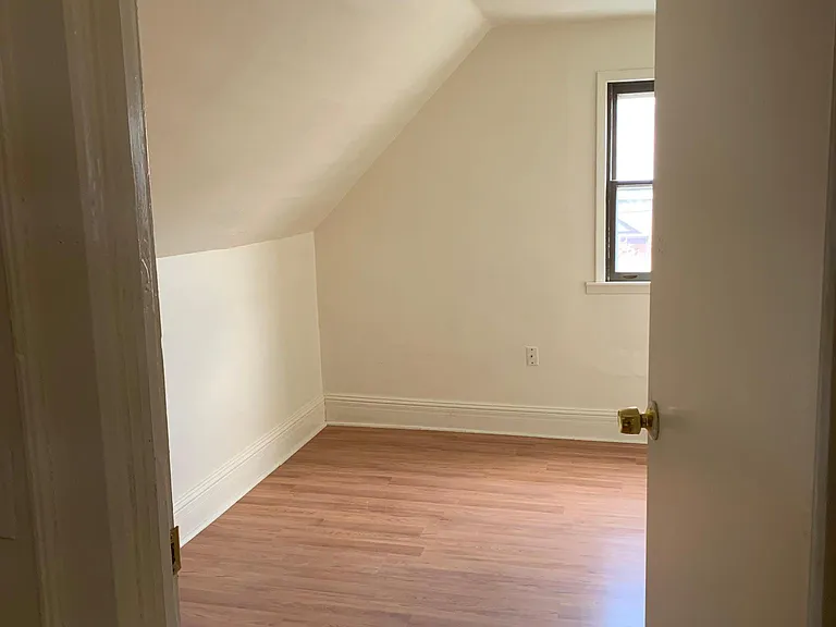 110 Longnecker St — Photo 4