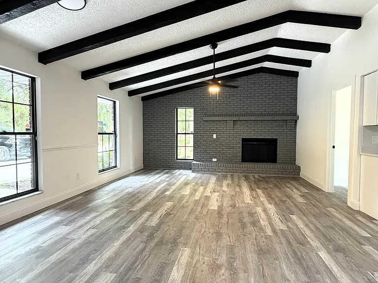 1095 E Graves Ave — Photo 7