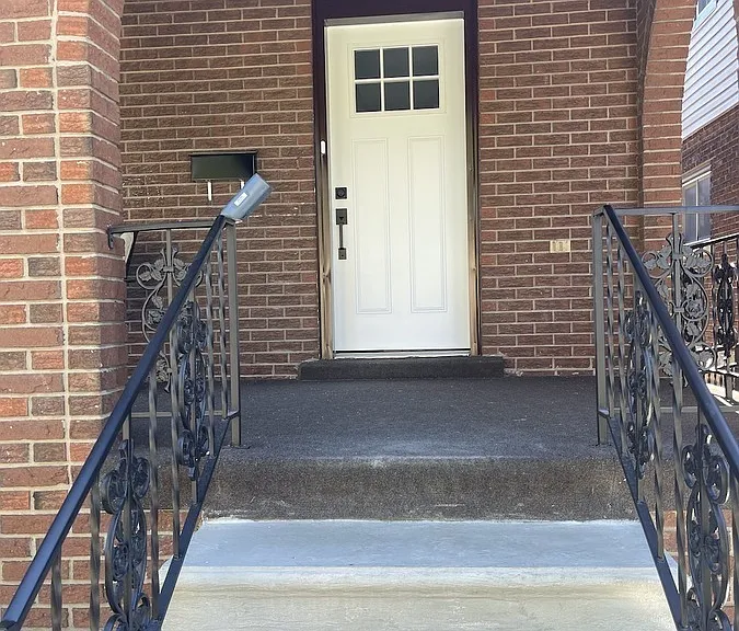 1677 Victoria Ave — Photo 18