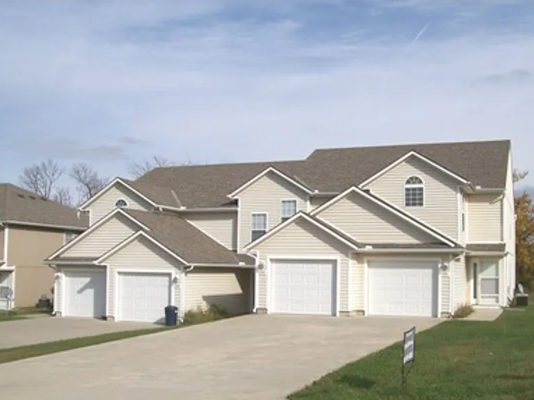 1201 Pebblecreek Dr — Photo 1