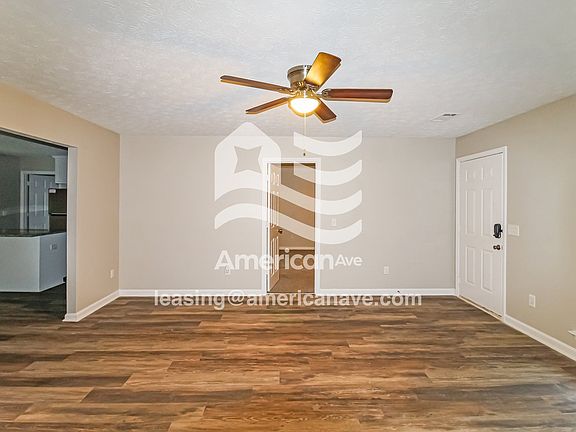 1517531_003_living_room_13764476.jpg