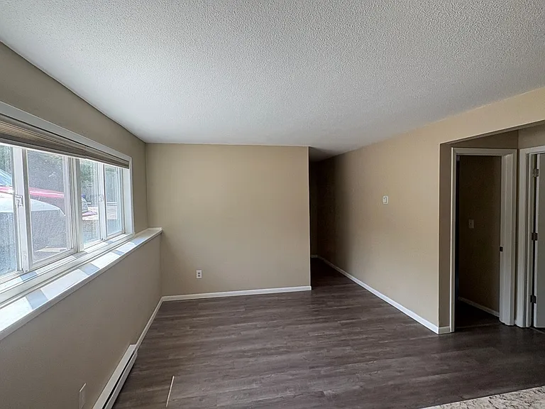 1114 N University Dr — Photo 2