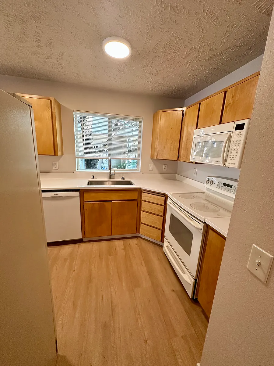 Photo 2 of 19 - 12031 28th Ave NE #B - Seattle, WA Kitchen - 12031 28th Ave NE #B