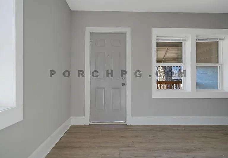 907 Maple Ave SE #1 — Photo 3
