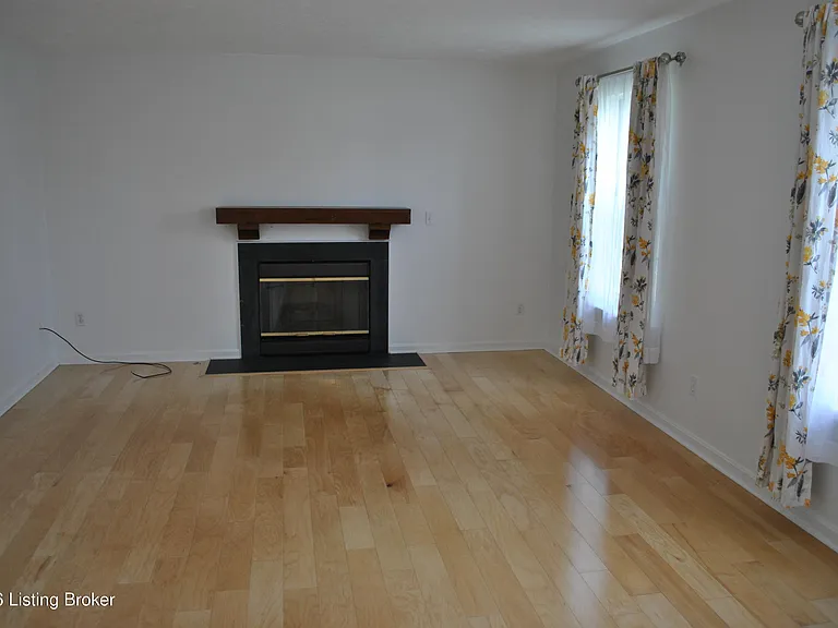 4118 Hickoryview Dr — Photo 9