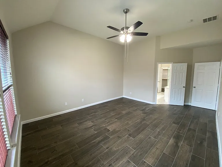 5668 Imperial Meadow Dr — Photo 16