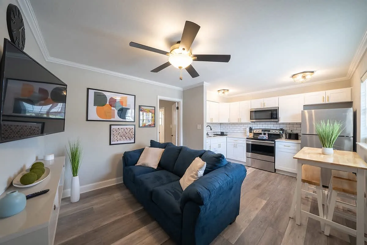 1 bed, 400 sqft, $2,100 — Photo 1