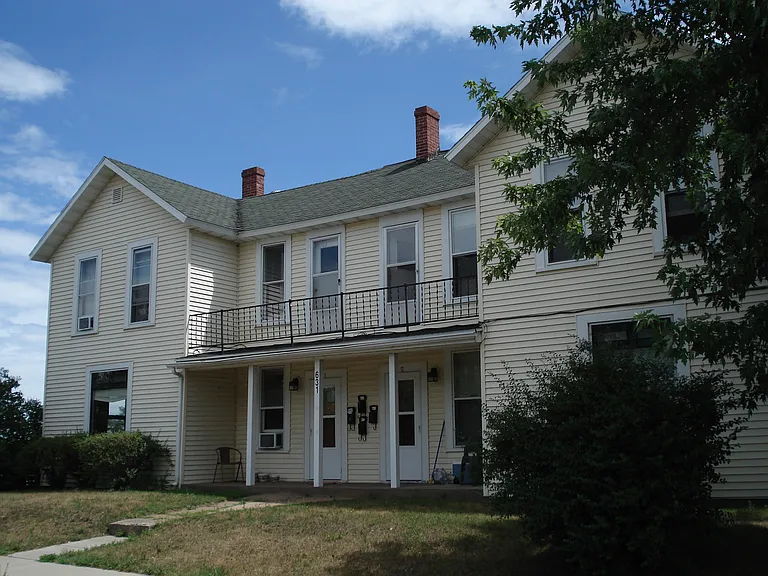 631 N Dewey St #4 — Photo 1
