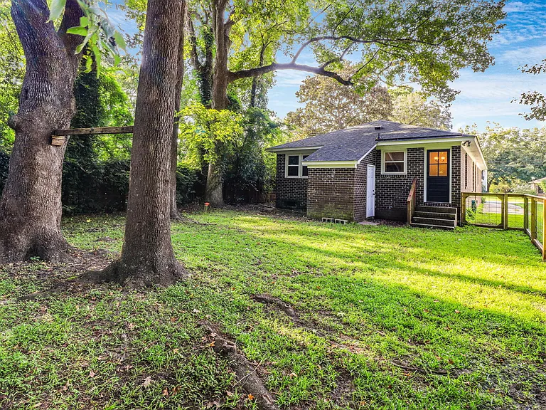 1728 Pinckney Park Dr #B — Photo 16