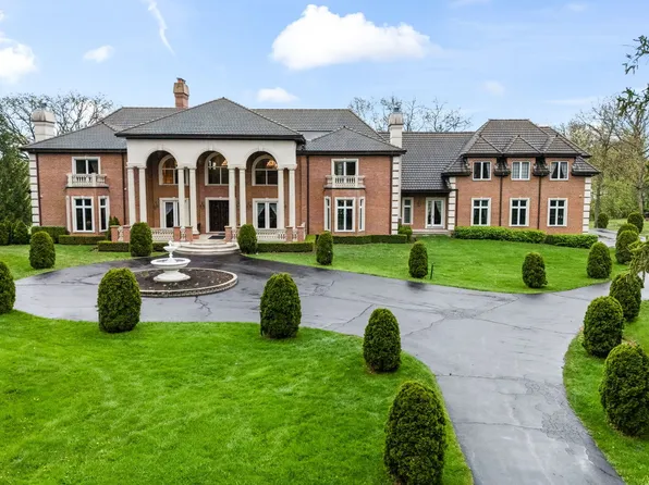 27147 N Chevy Chase Rd, Mundelein, IL 60060