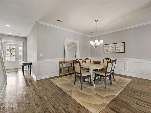 5th image of 625 Branchwood Ln