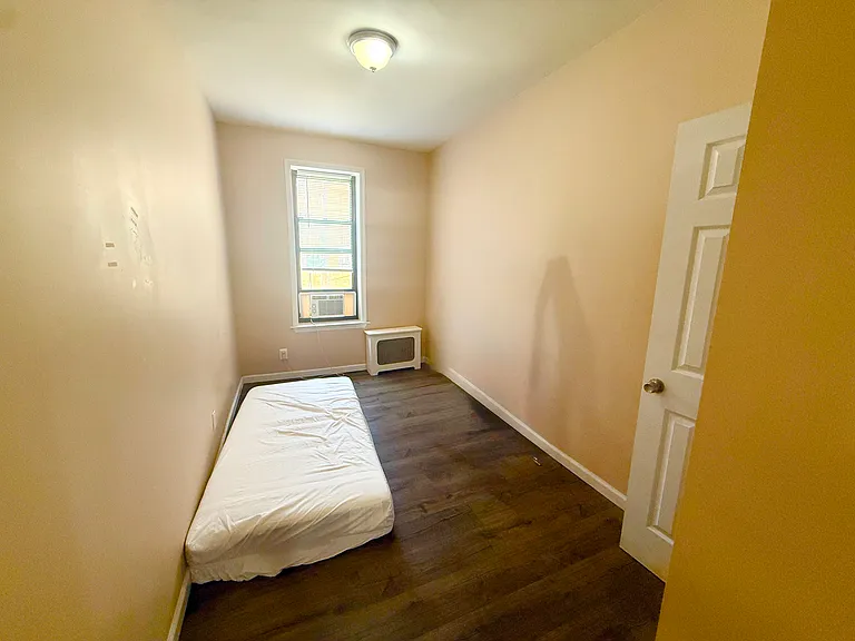 13257 Maple Ave #2R — Photo 3