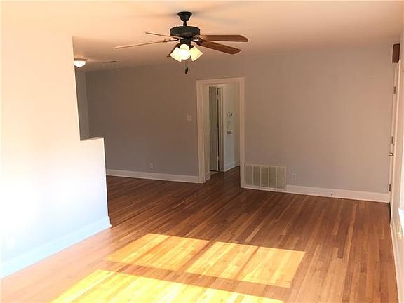 4th image of 144 Peace Haven Ln
