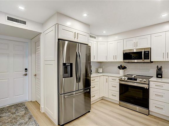 2nd image of 25870 Hickory BLVD #203
