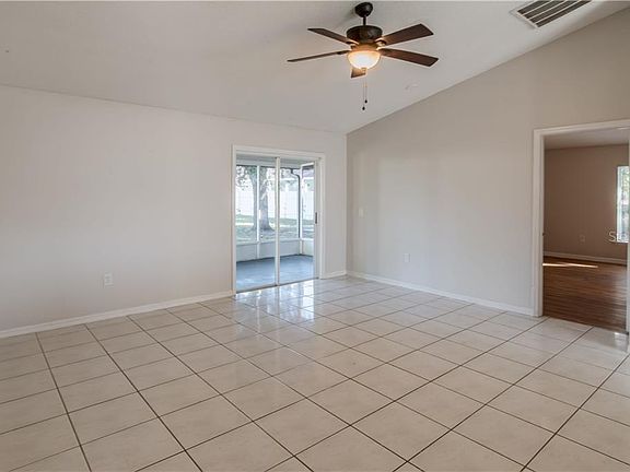 5th image of 442 Magpie Ct
