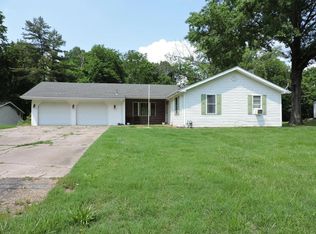 1231 Cole Place Rd, Chester, IL 62233