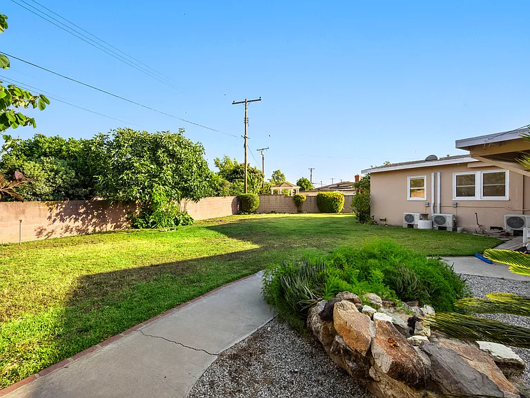 1019 W Pine St — Photo 23