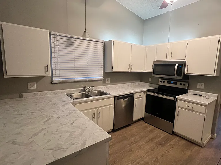 131 Springbrook Dr — Photo 17