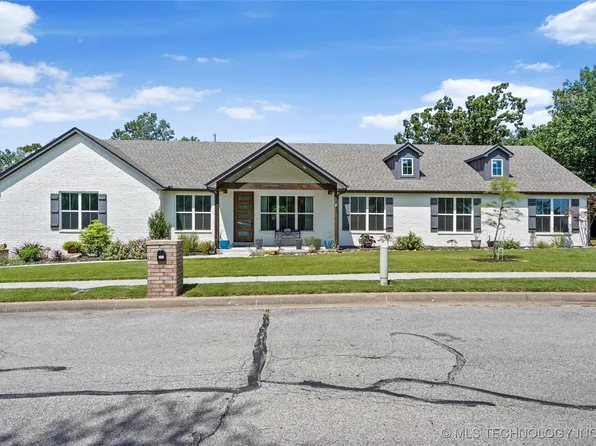 1702 N Old North Pl, Sand Springs, OK 74063