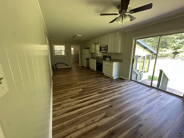 1021 Greenwood Dr — Photo 7