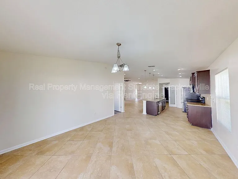 630 Glendale Ln — Photo 12