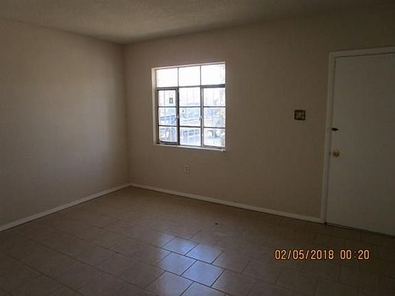 5th image of 256 S Clark Dr