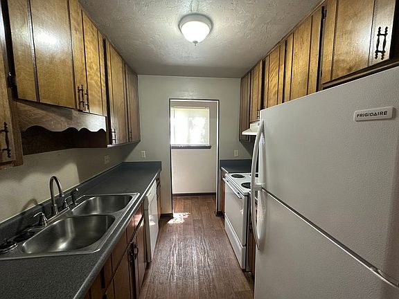 4th image of 1519 Willow Bend Way APT B