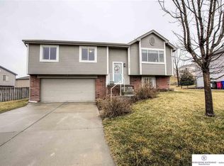 1126 Rawhide Rd, Papillion, NE 68046
