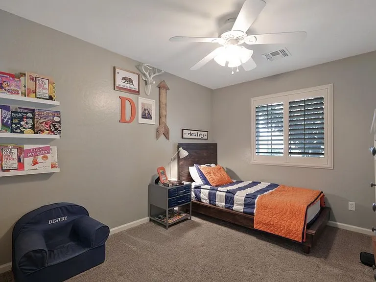 2423 W Corvina Ave — Photo 23