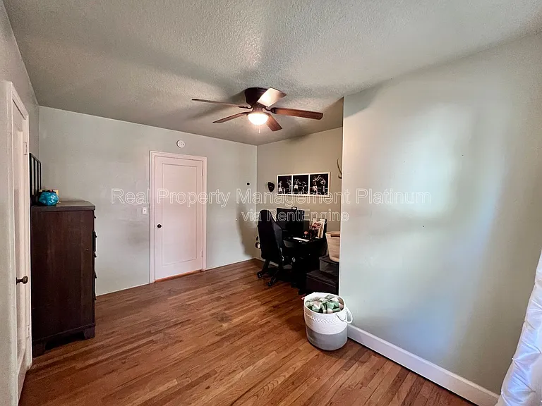 2727 E Michigan Ave — Photo 14